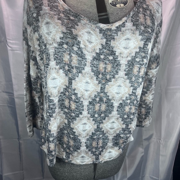 Kristin Nicole Geometric Patterned Semi Sheer Knit Blouse Size XL - Picture 2 of 13